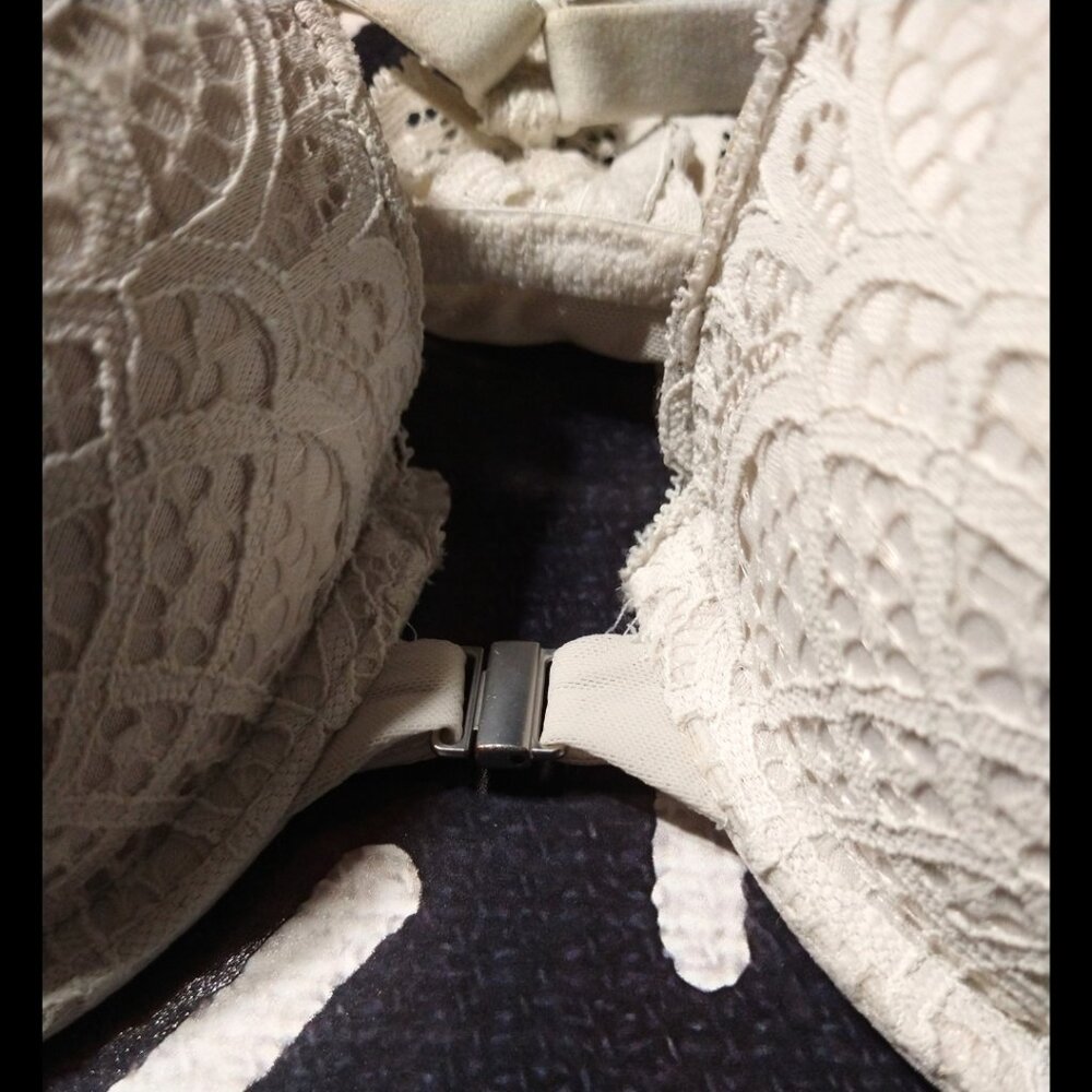 Auden White Front Clasp Bra - Picture 4 of 7